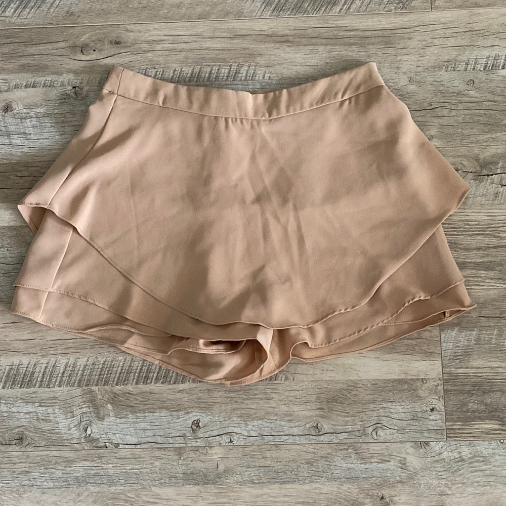 DO+BE tan skort